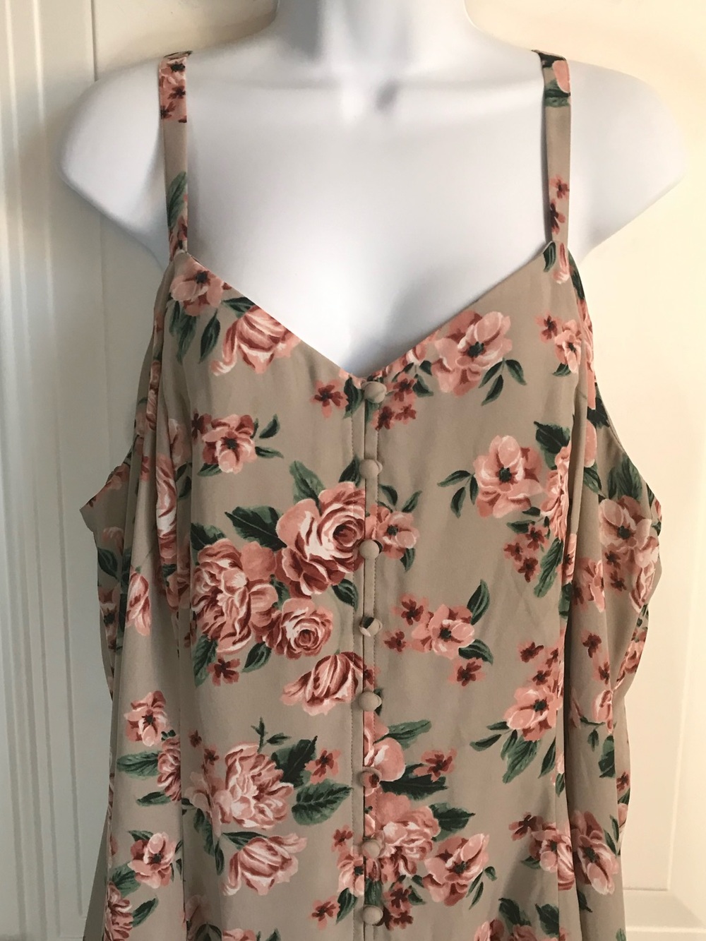 🔴 4/$15 Torrid Women’s 2X Taupe & Pink Floral Smocked Adjustable Tank Top EUC - Picture 10 of 16